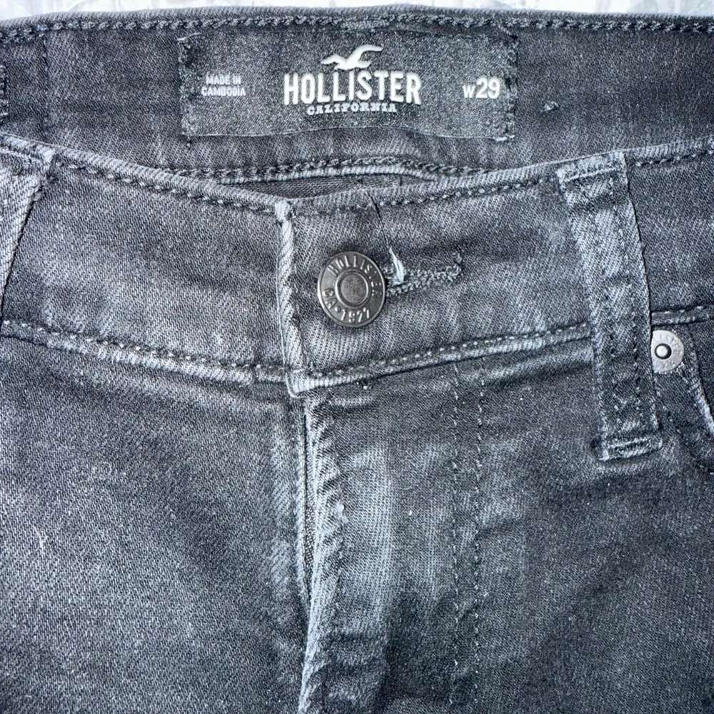 🦄Hollister Black Denim Shorts - Picture 2 of 4